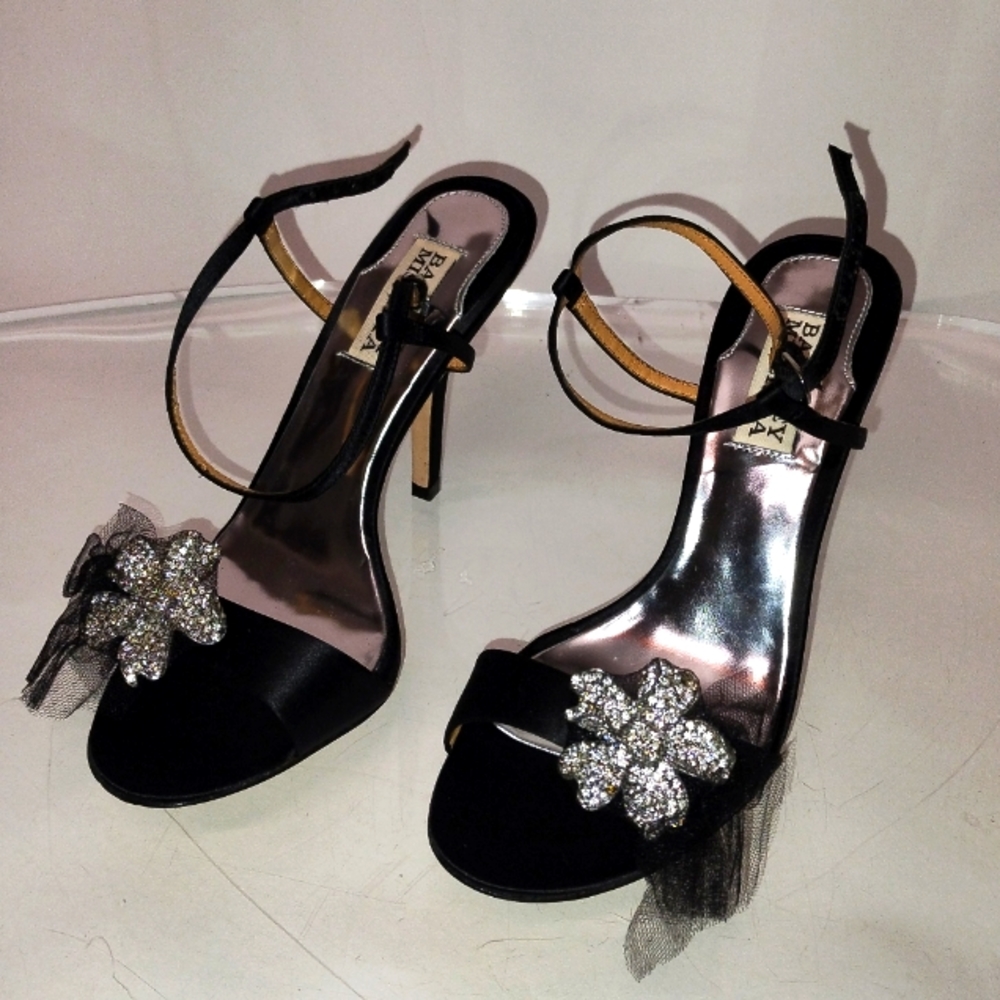 (NWT)  BADGLEY MISCHKA.    Black Saten Shoes